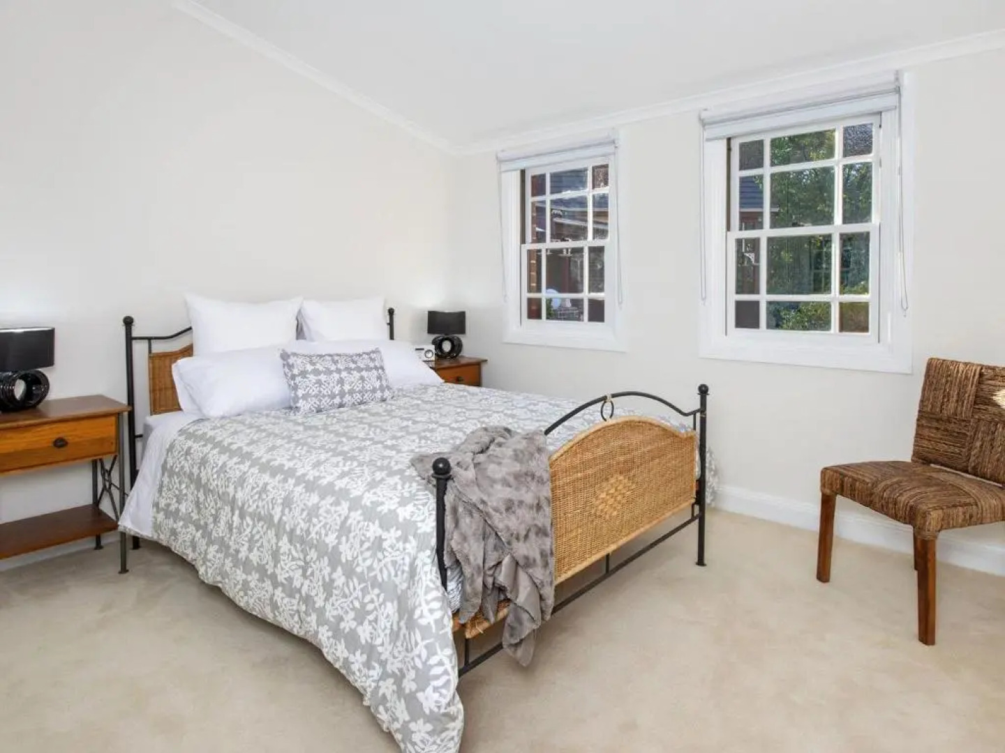 THE ELMS Berry Berry and Surrounds 4pm check out Sundays