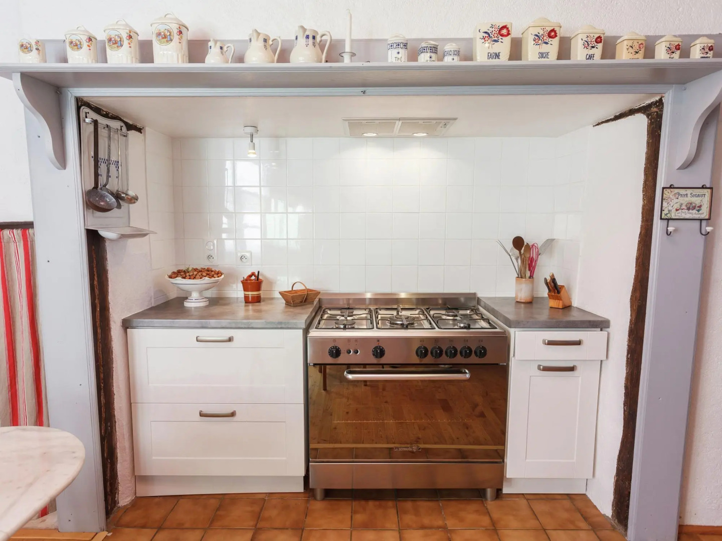 Rustic Holiday Home. In the Forest, Saint-caprais, 2 Bedrooms, 4 Person