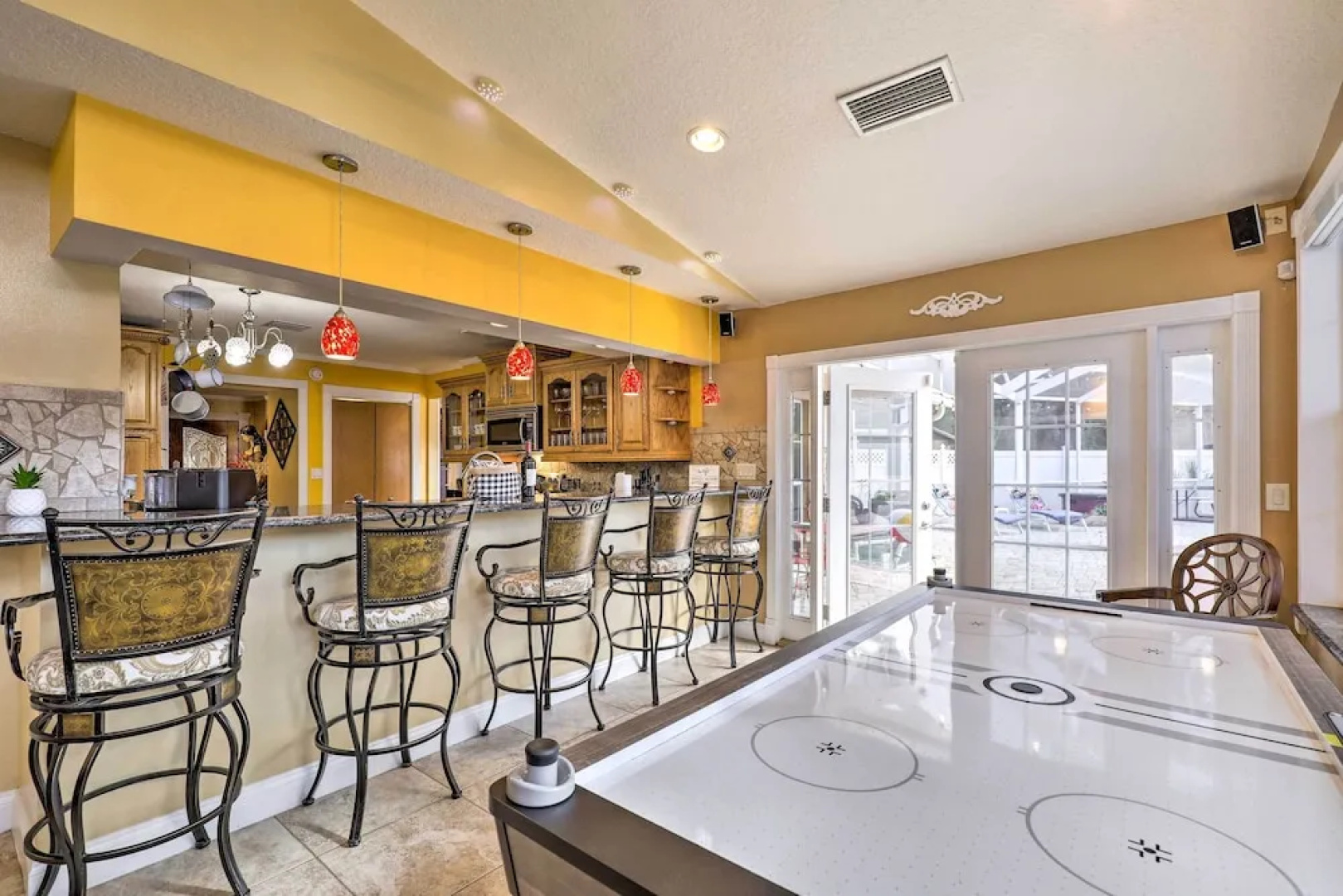Cozy Home in Heart of Tampa w/ Lanai & Pool!