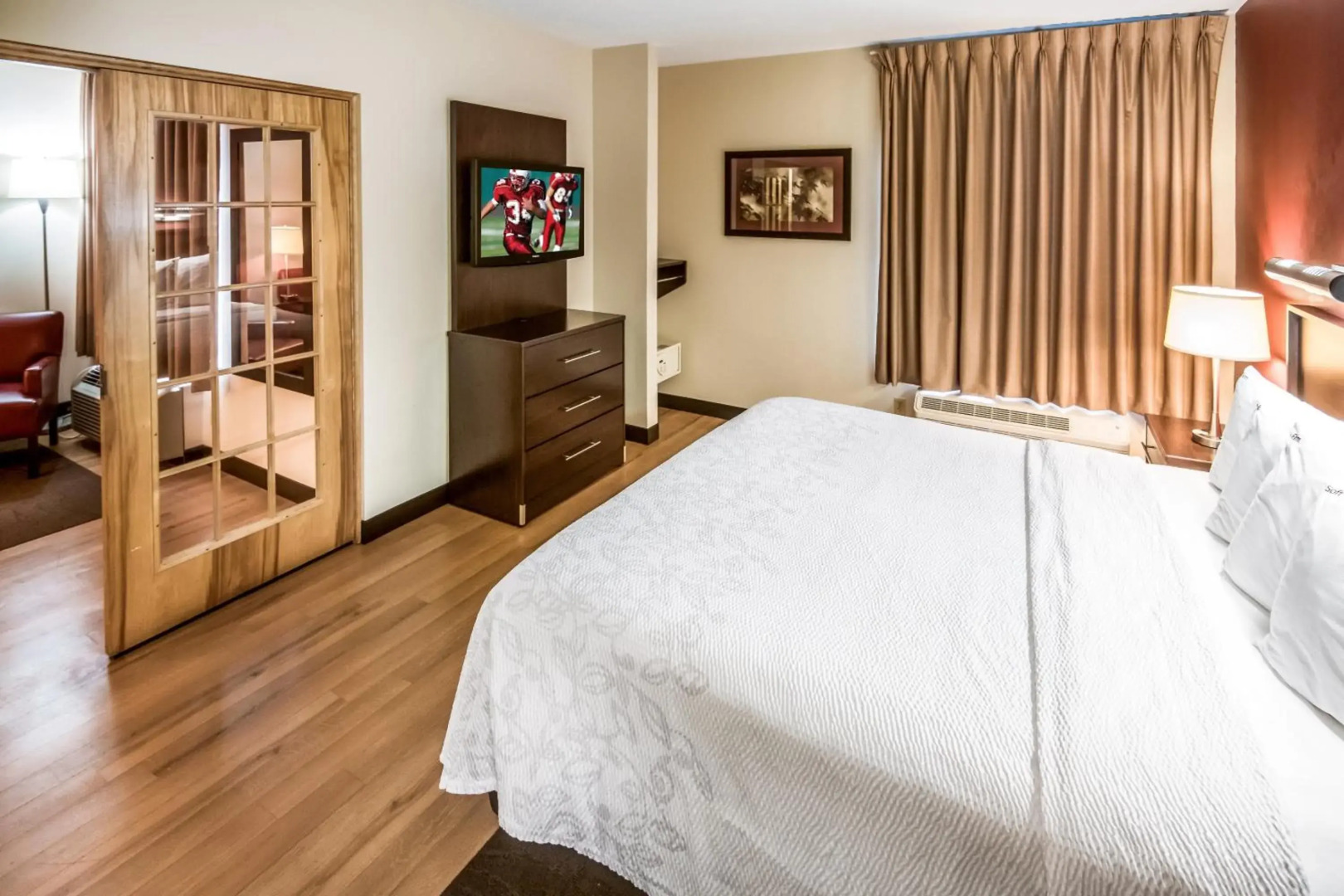 Red Roof Inn PLUS+ Long Island - Garden City
