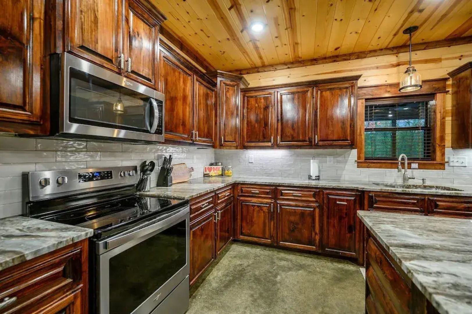 Sugar Daddy Cabin for 13!