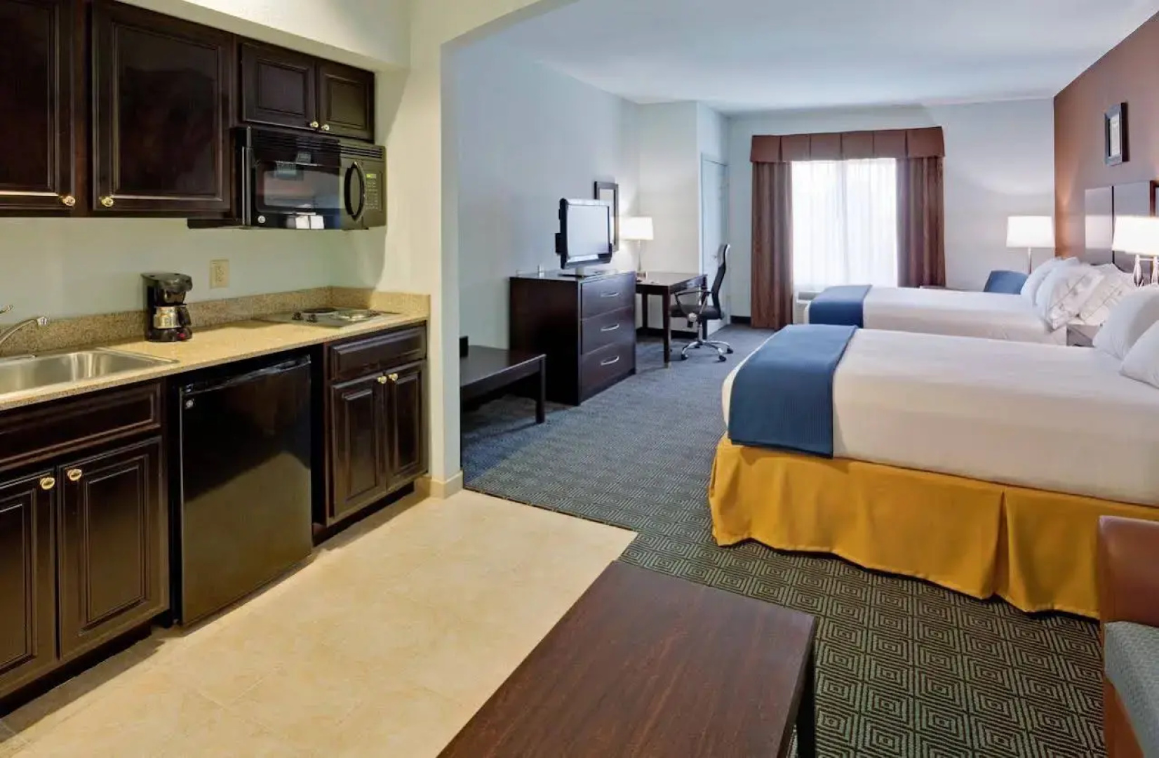 Holiday Inn Express & Suites Warminster - Horsham by IHG