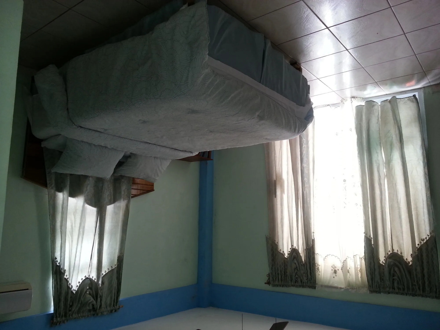 La Delphina B&B Bar and Grill Hotel