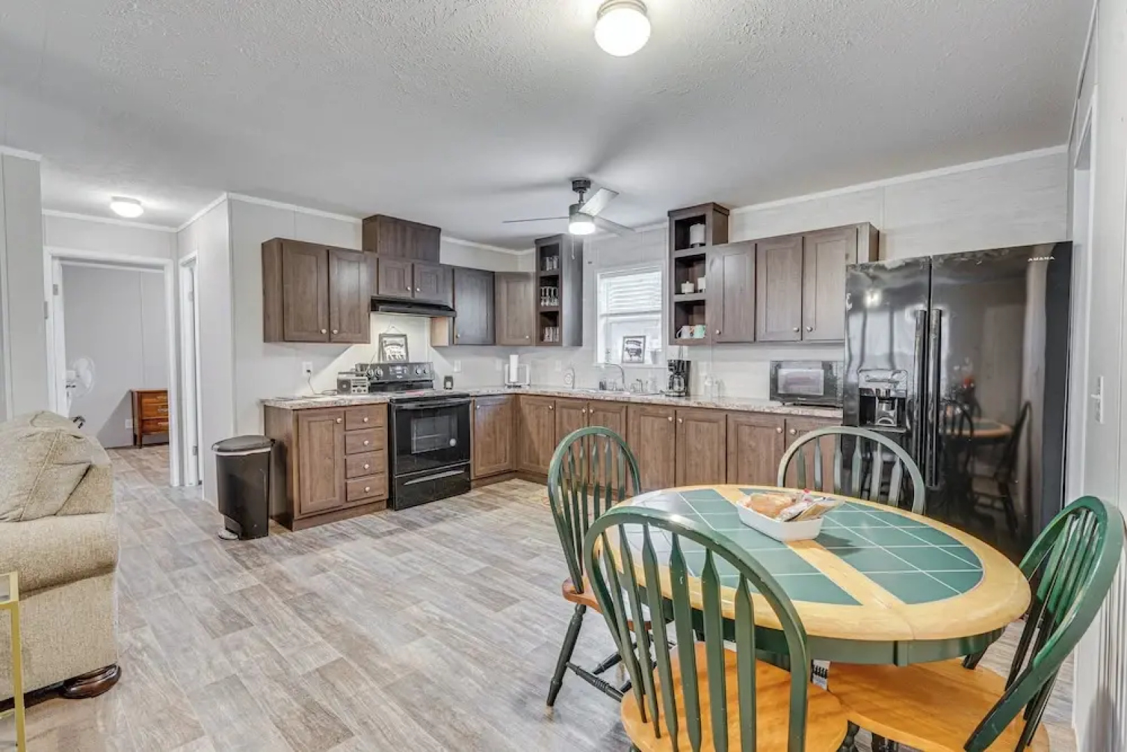 Pet-friendly Home ~ 10 Mi to Hocking Hills!