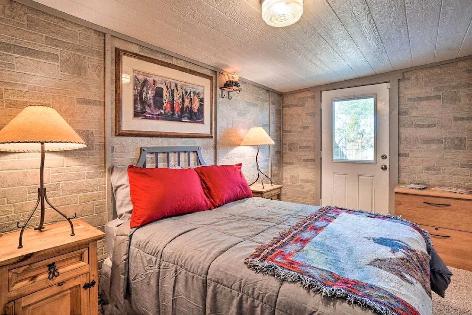 Western-style Phoenix Home: 15 Mi to Lake Pleasant