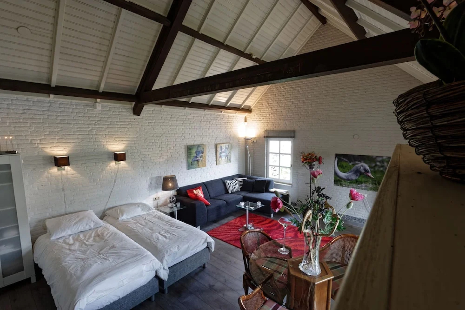 Room-room to Rent With own Entrance, liv