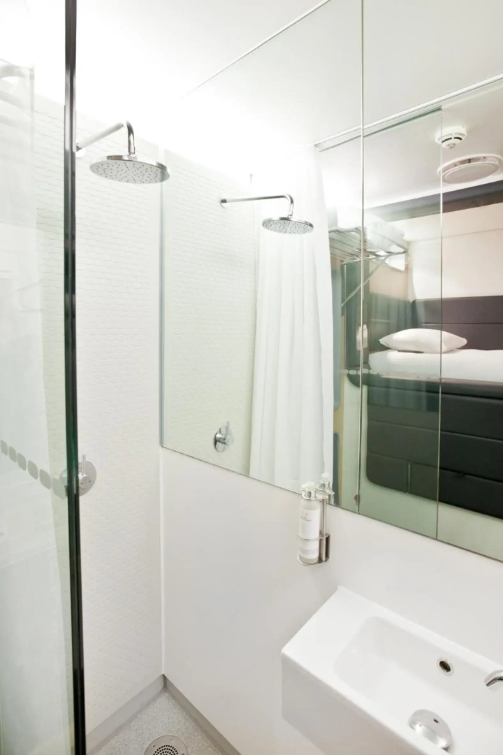 YOTELAIR Amsterdam Schiphol - Transit Hotel