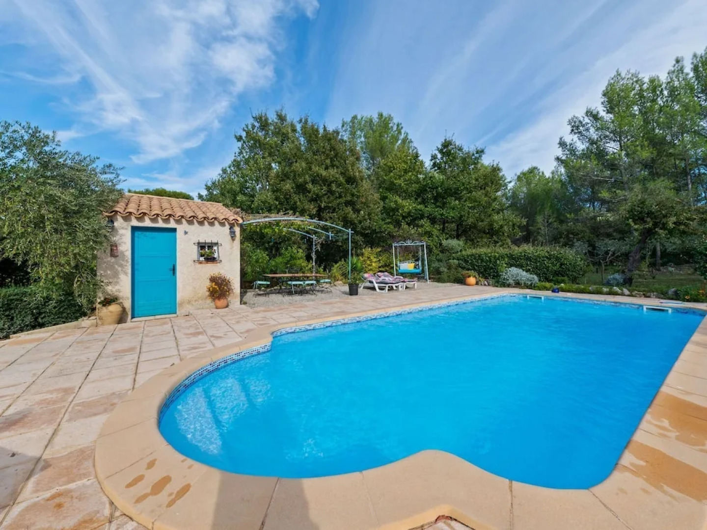 Tastefully Furnished Villa With Terrace, Private Swimming Pool Near of Lambesc