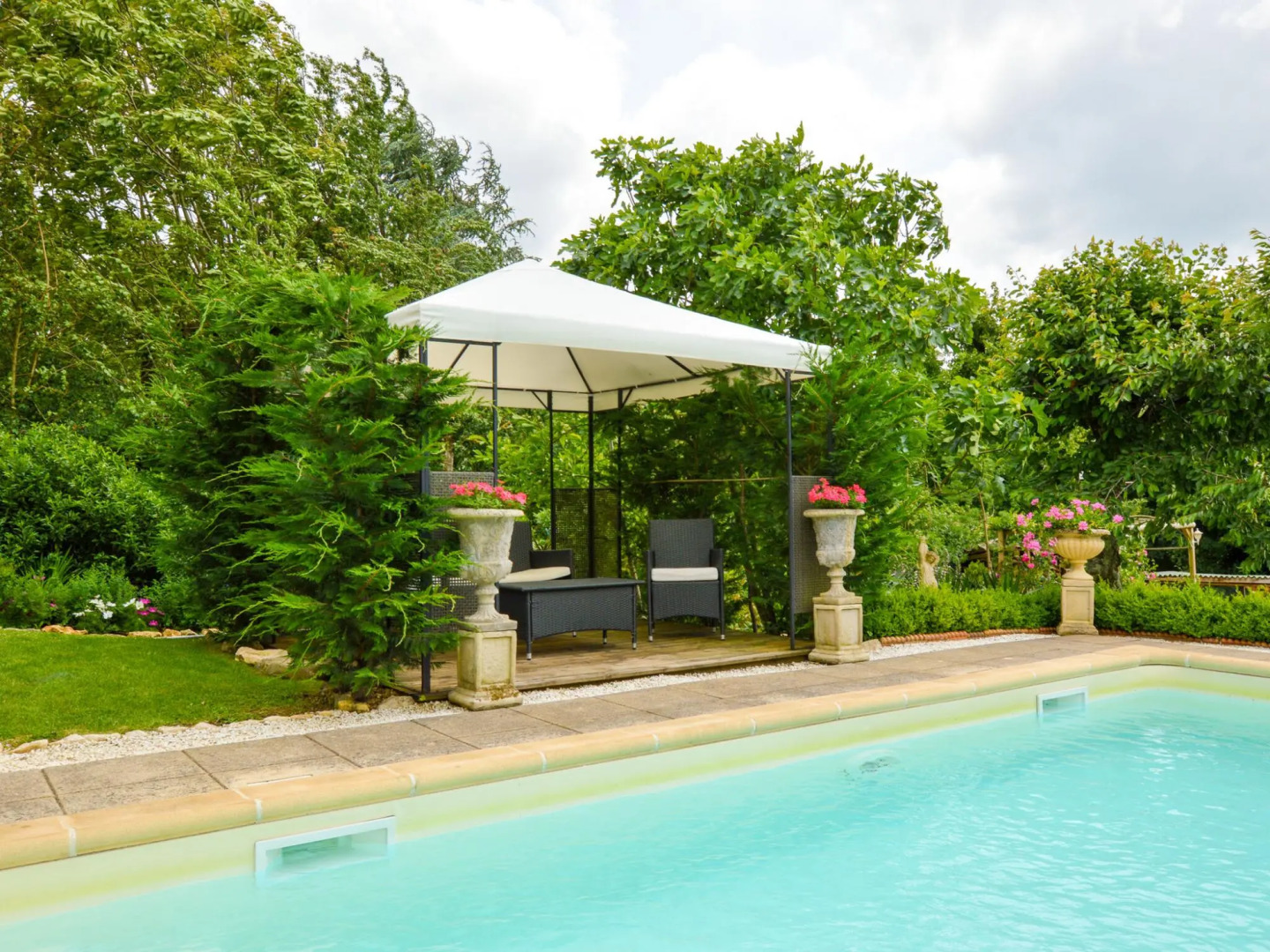 Cozy Holiday Home in La Foret-de-tessé With Private Pool