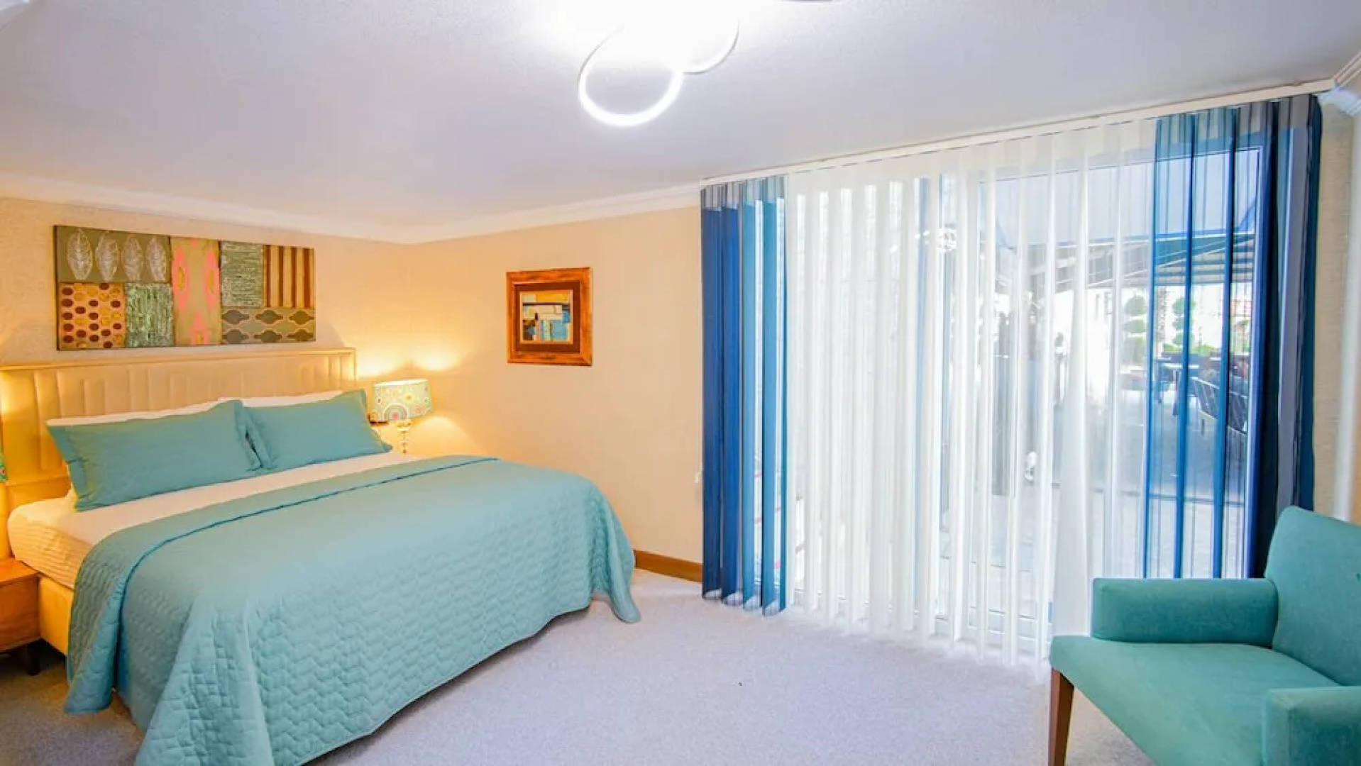 Dolphin Boutique Hotel & Restaurant