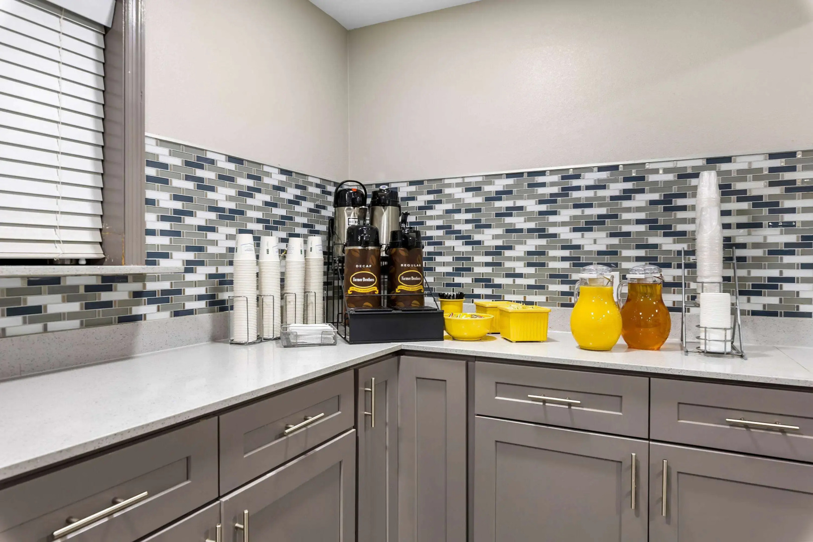 Super 8 by Wyndham Dickson