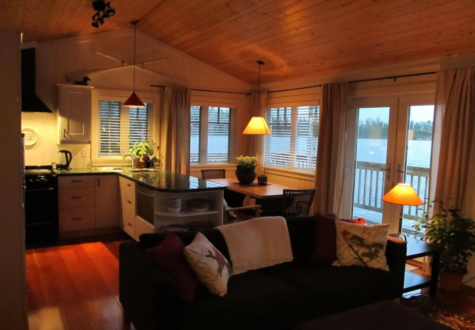 Stillwater Beach House Bed & Breakfast