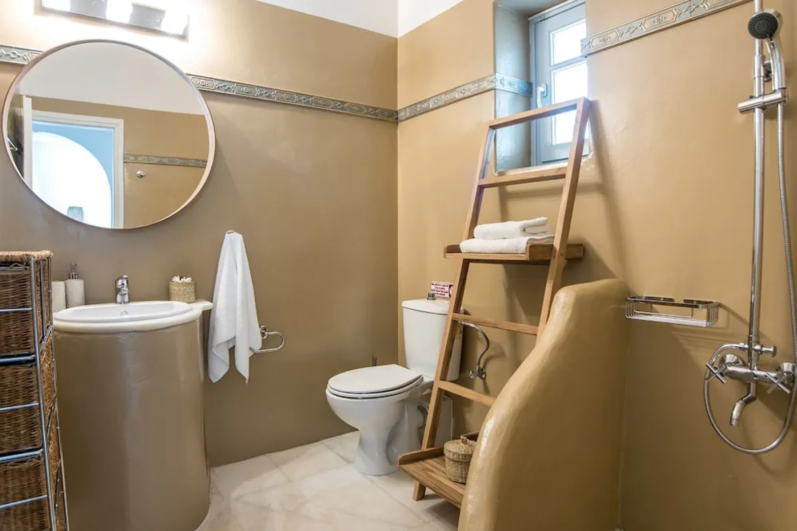 Eclectic island villa - gorgeous sea views, garden by VillaRentalsgr