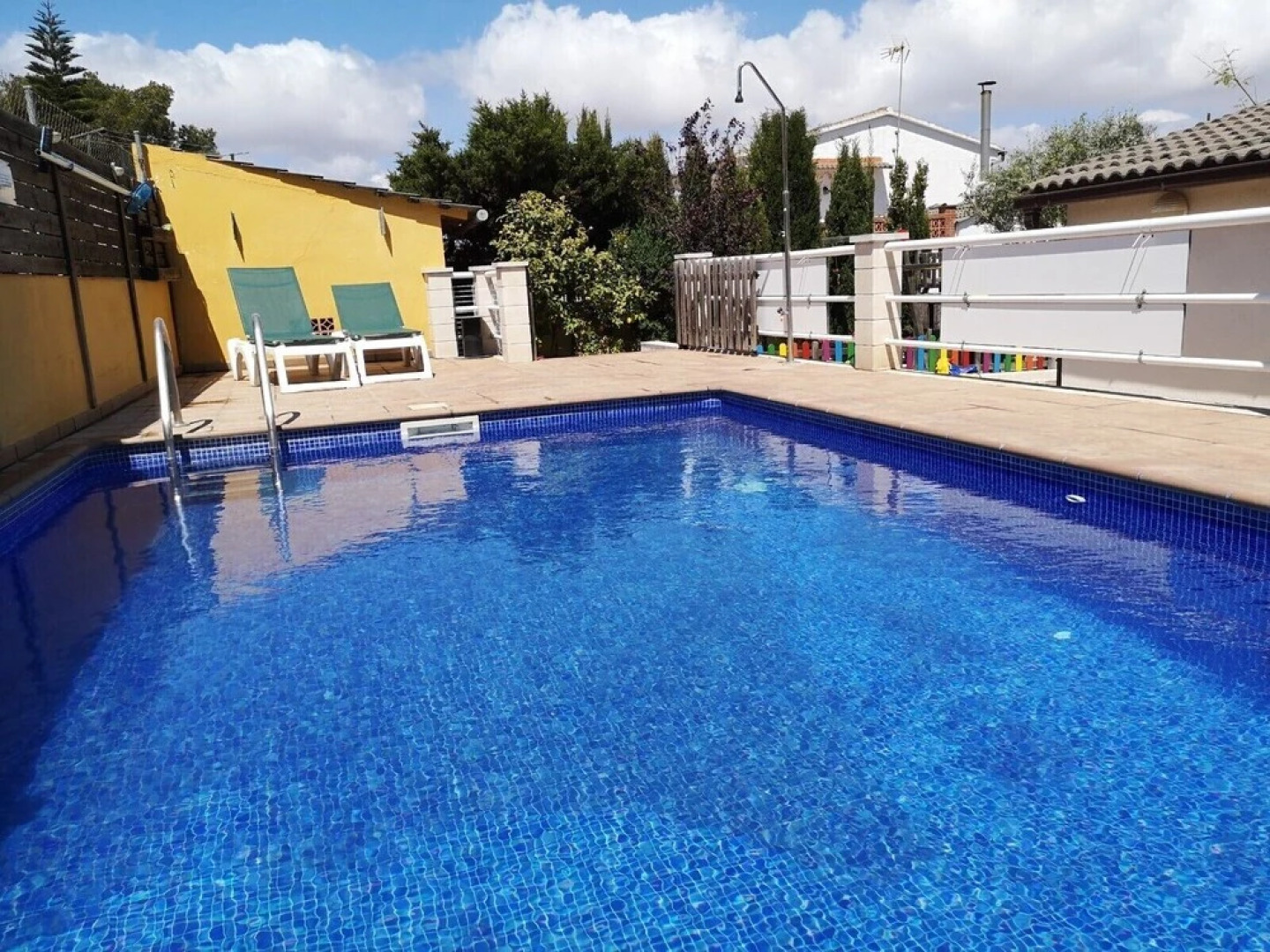 Casa ideal para familias con piscina y parque