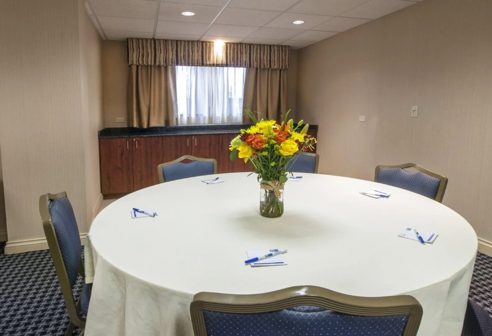 Holiday Inn Express Hotel & Suites Buffalo-Airport by IHG