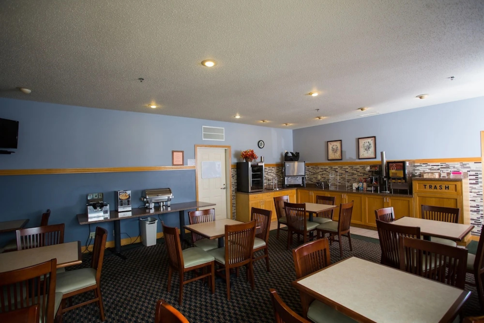 Chisholm Inn & Suites