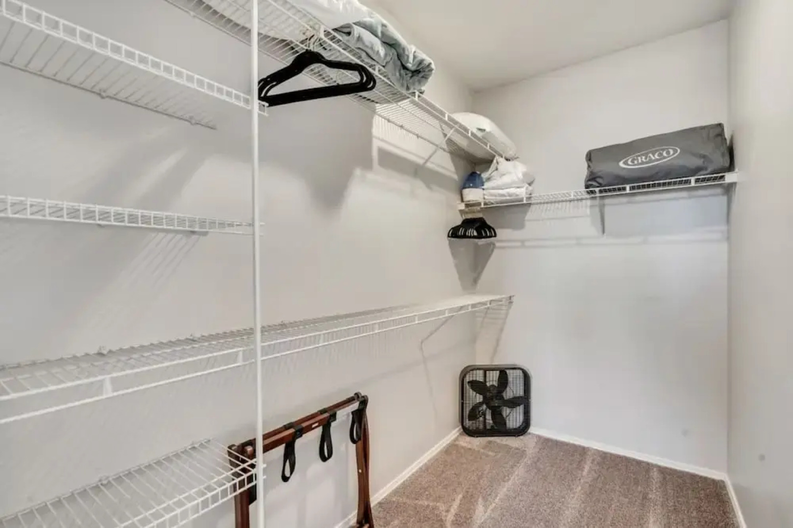 Welcoming 2BR Pool Gym Near Hill AFB Lagoon