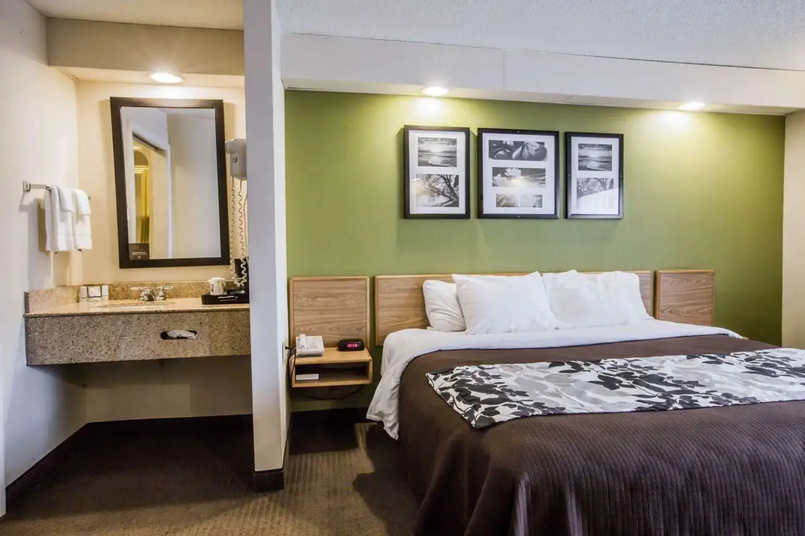 Rodeway Inn Austell Six Flags