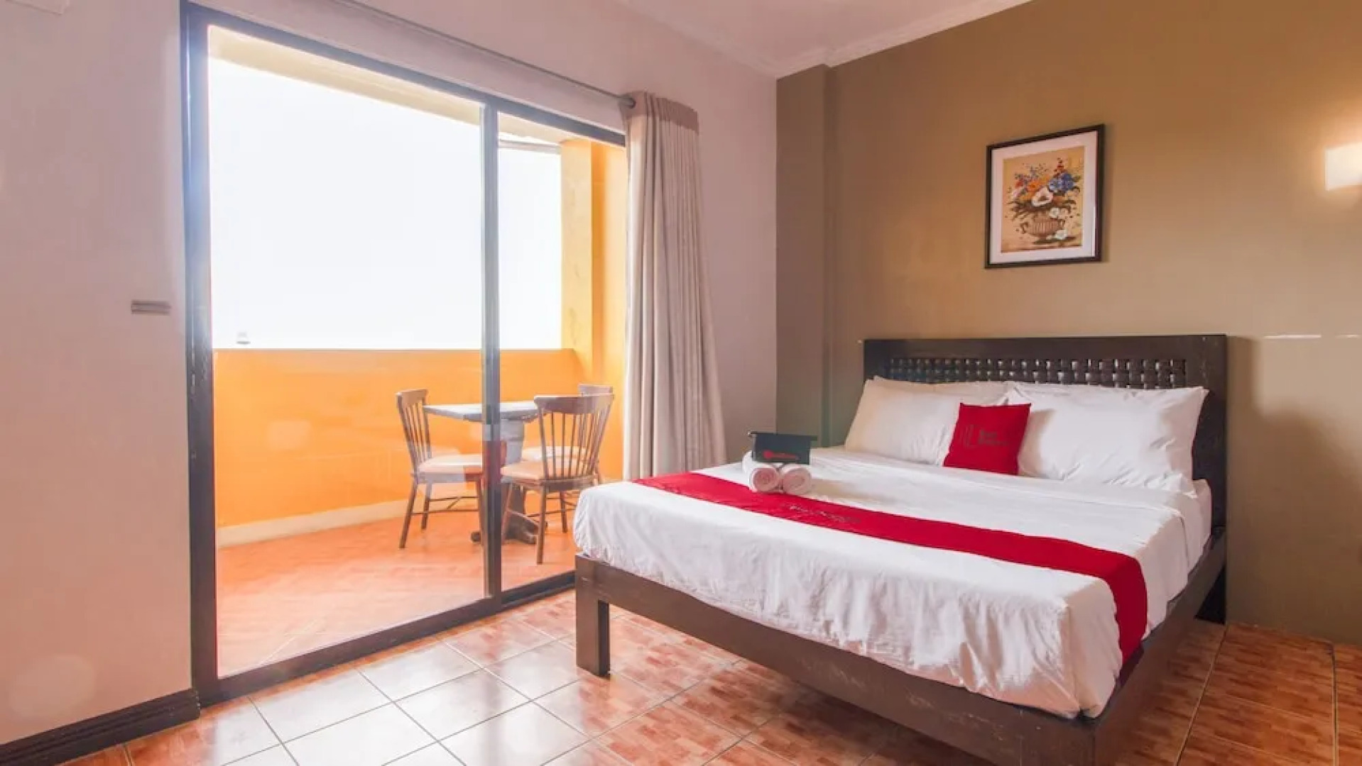 The Charm Bed and Breakfast by RedDoorz