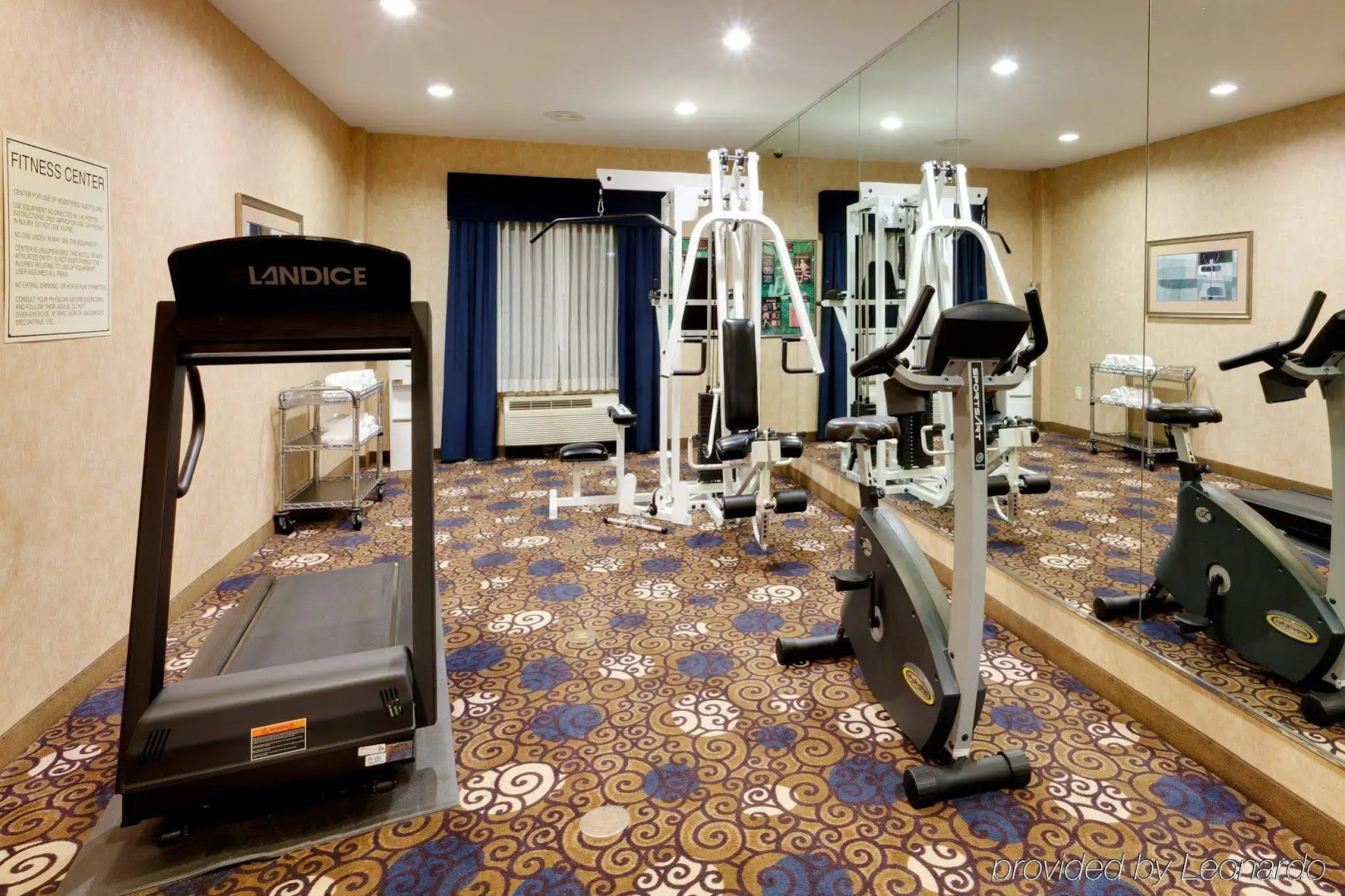 Holiday Inn Express Tower Center by IHG