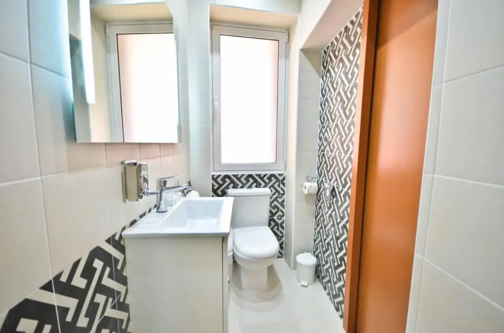 Eight Point Living 34B