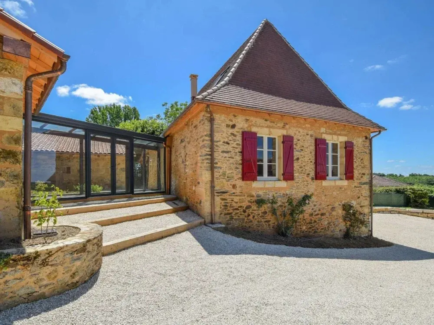 Hilltop Cottage With Pool