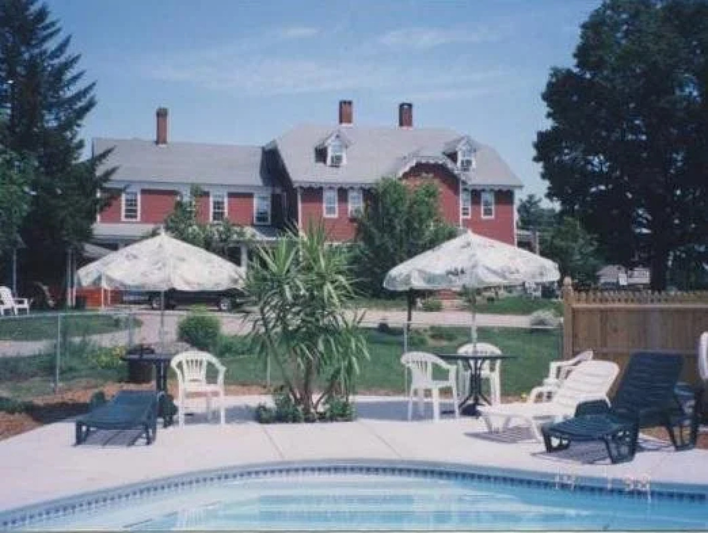 Old Red Inn & Cottages