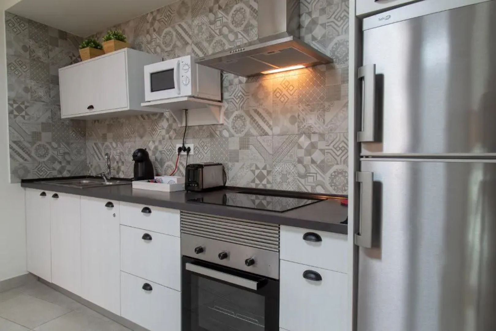 El Puente Holiday Home I- Airport 8,1K