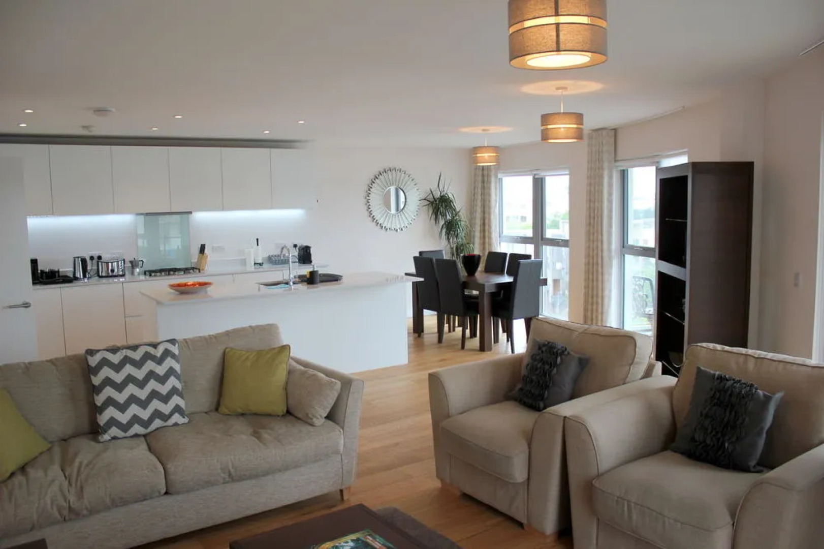 The Luxurious Semi-Circle - Peymans