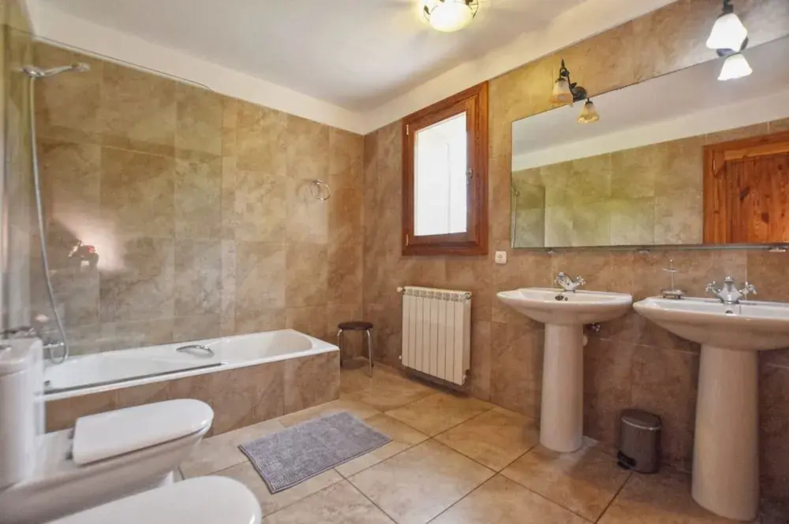 Country House in Spain With Pool & Mountain Views