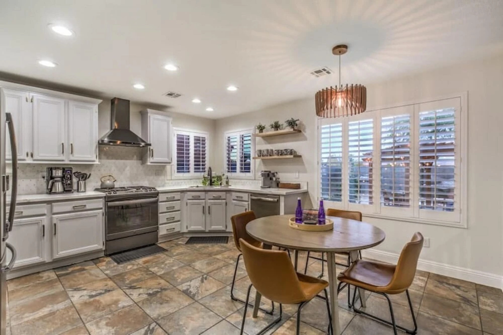 ZEN Retreat Jacuzzi Fire Pit BBQ Hammocks Patio Yoga Room Parking