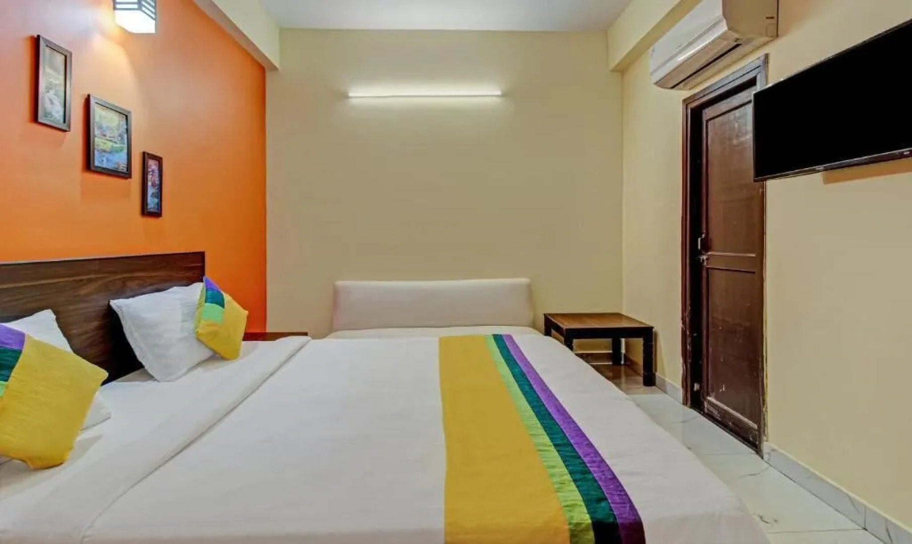 Itsy Hotels Royal Monarch