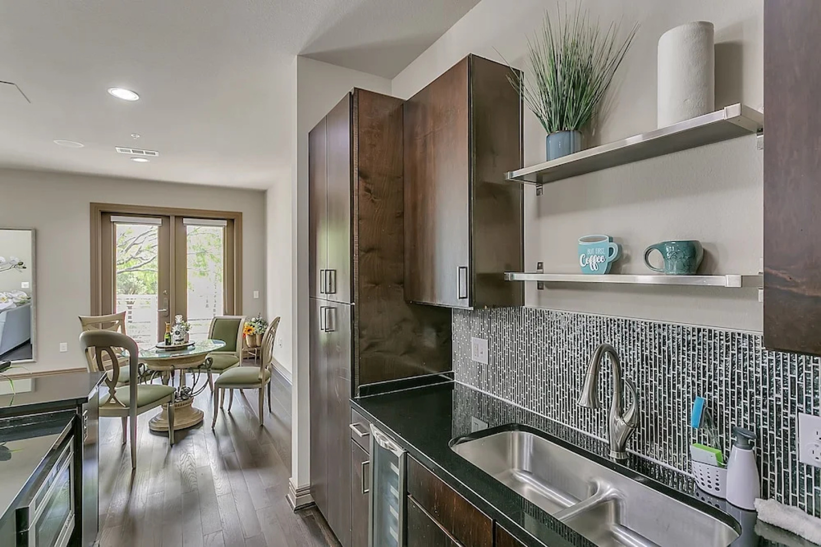 Cozy Condo Nature,park &lakeview 2 Bedroom Condo