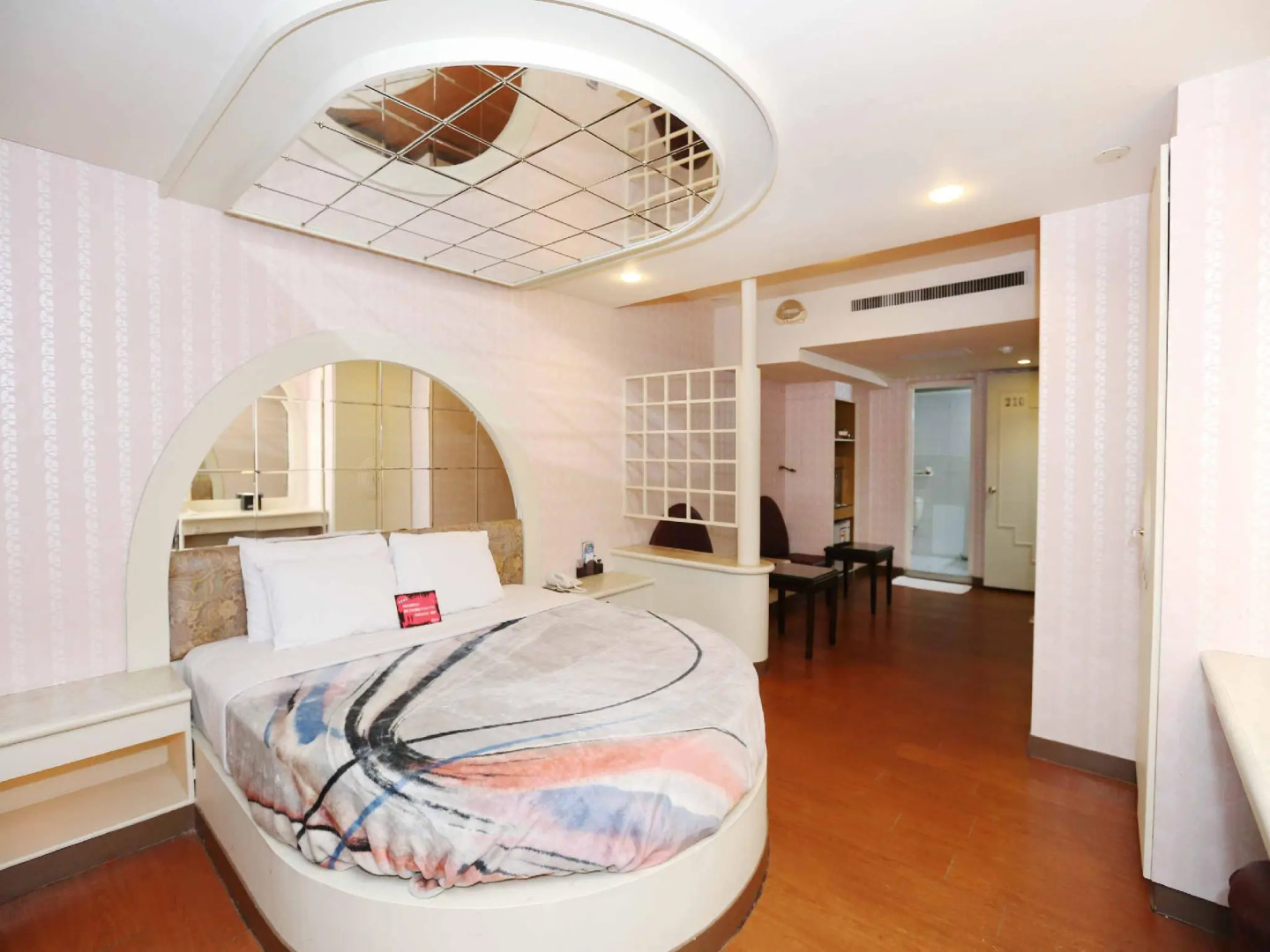 Midi Motel Tainan Branch