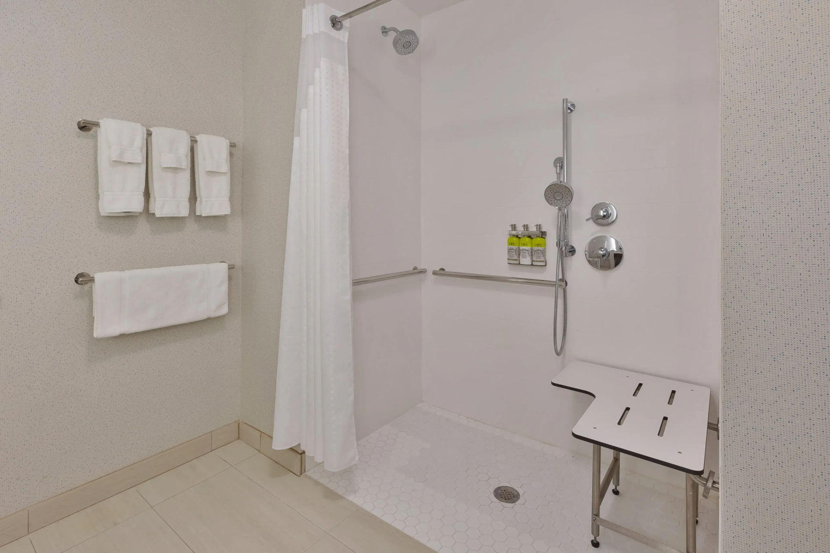 Holiday Inn Express & Suites Milan – Sandusky Area by IHG