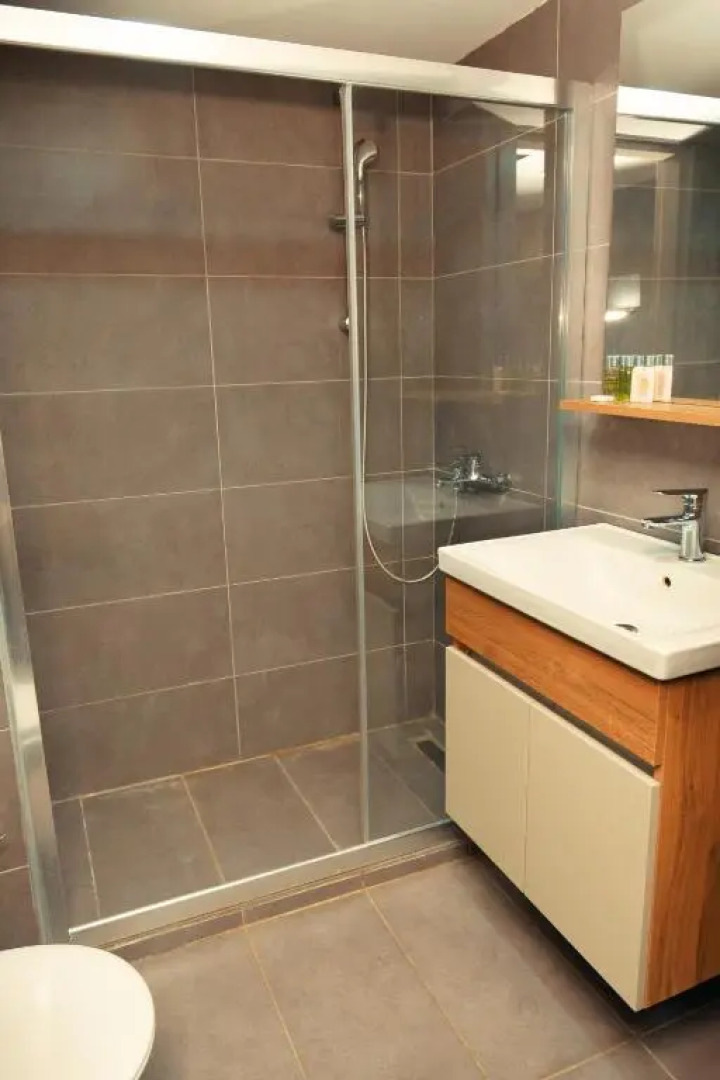 Luxury Residence in 5 star Hotel for Professionals