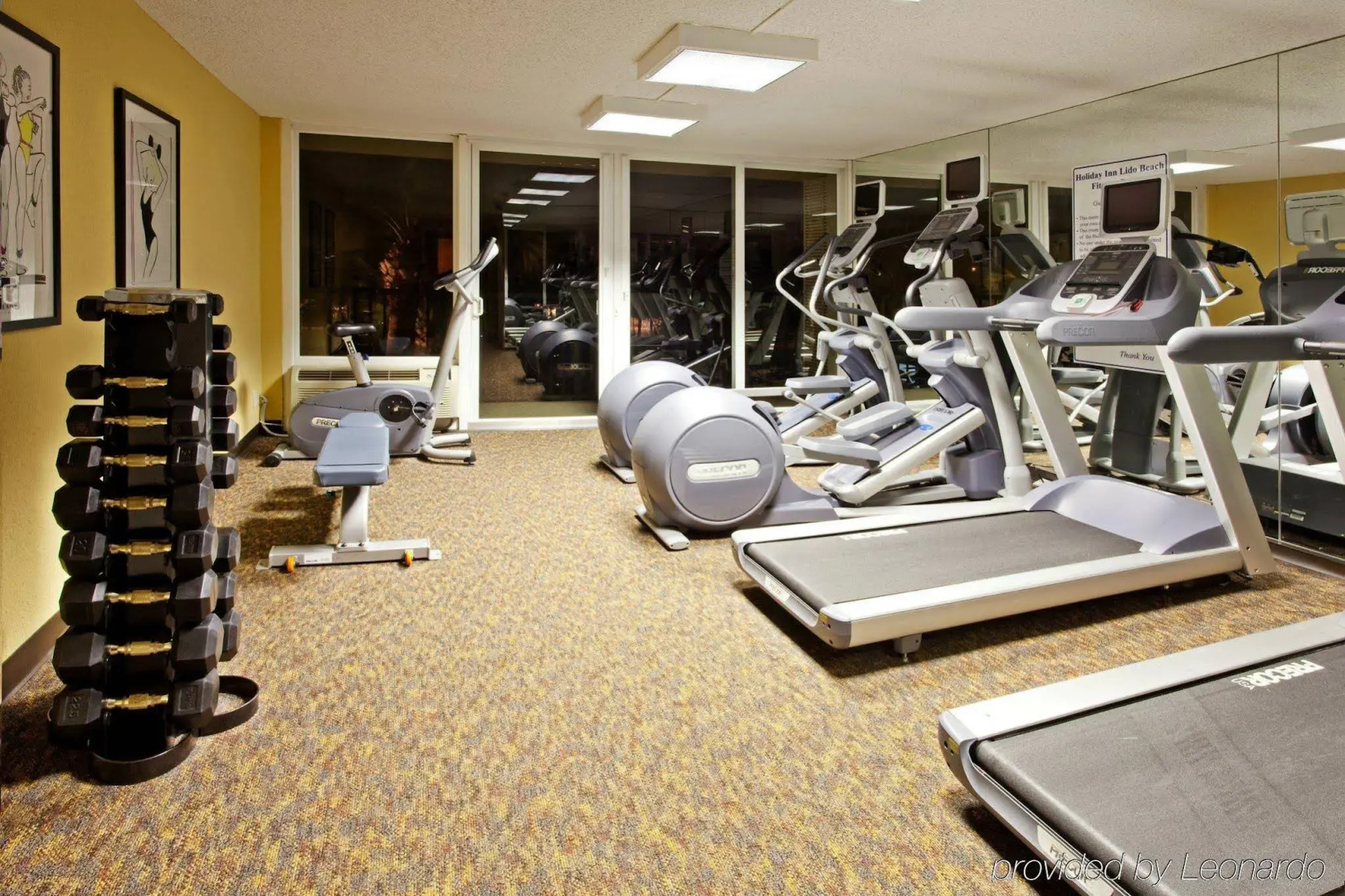 Cirque St. Armands Beachside