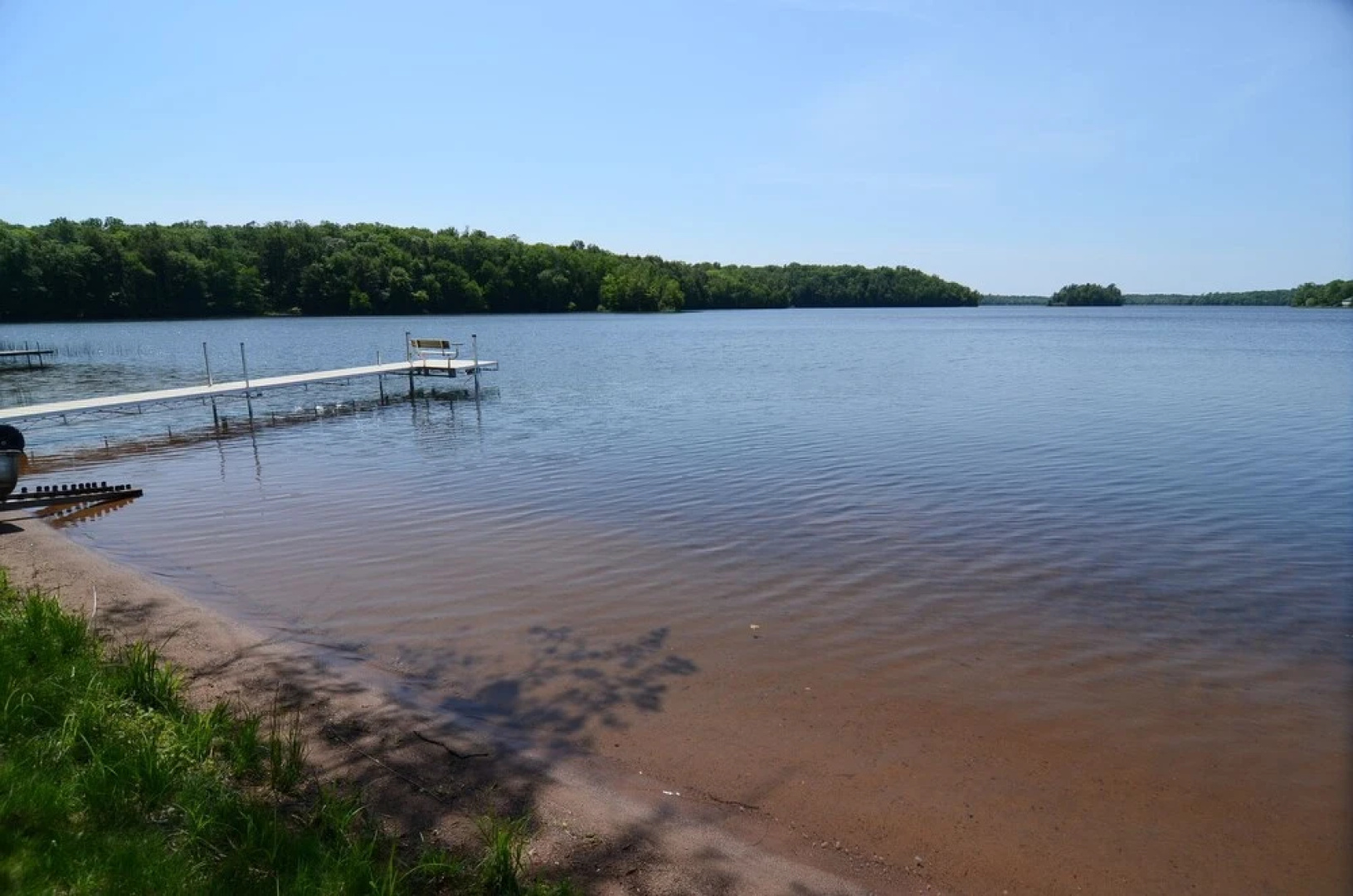 Lakeside Bills Bay Cabin by RedAwning