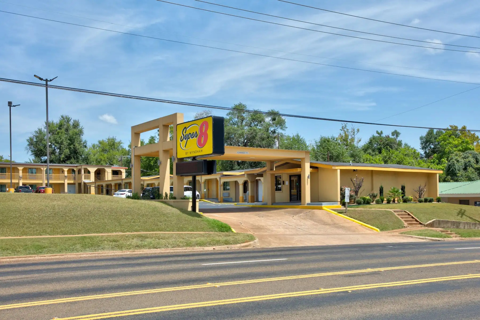 Super 8 by Wyndham Palestine TX