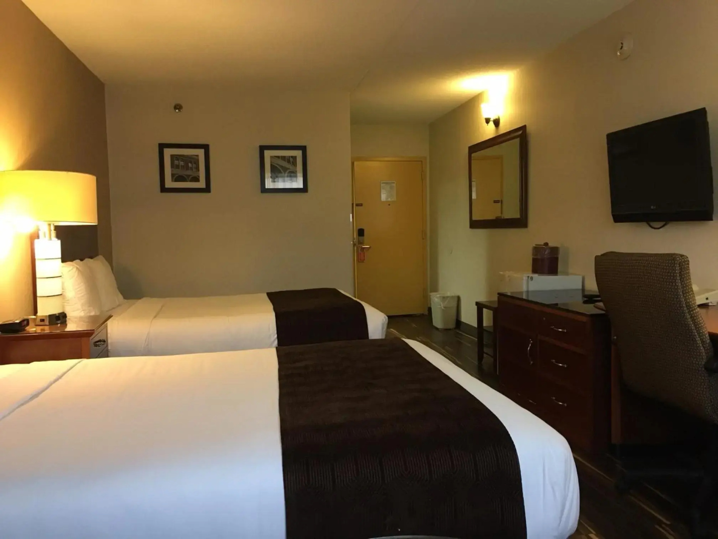 The Floral Park Motor Lodge