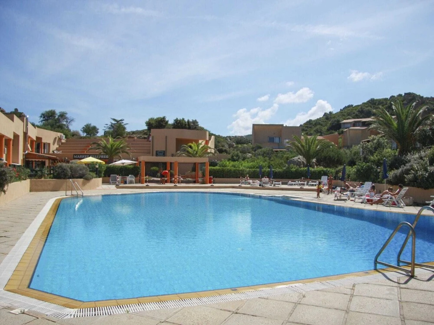 Apartment with Swimming Pool in Trinità d'Agultu e Vignola