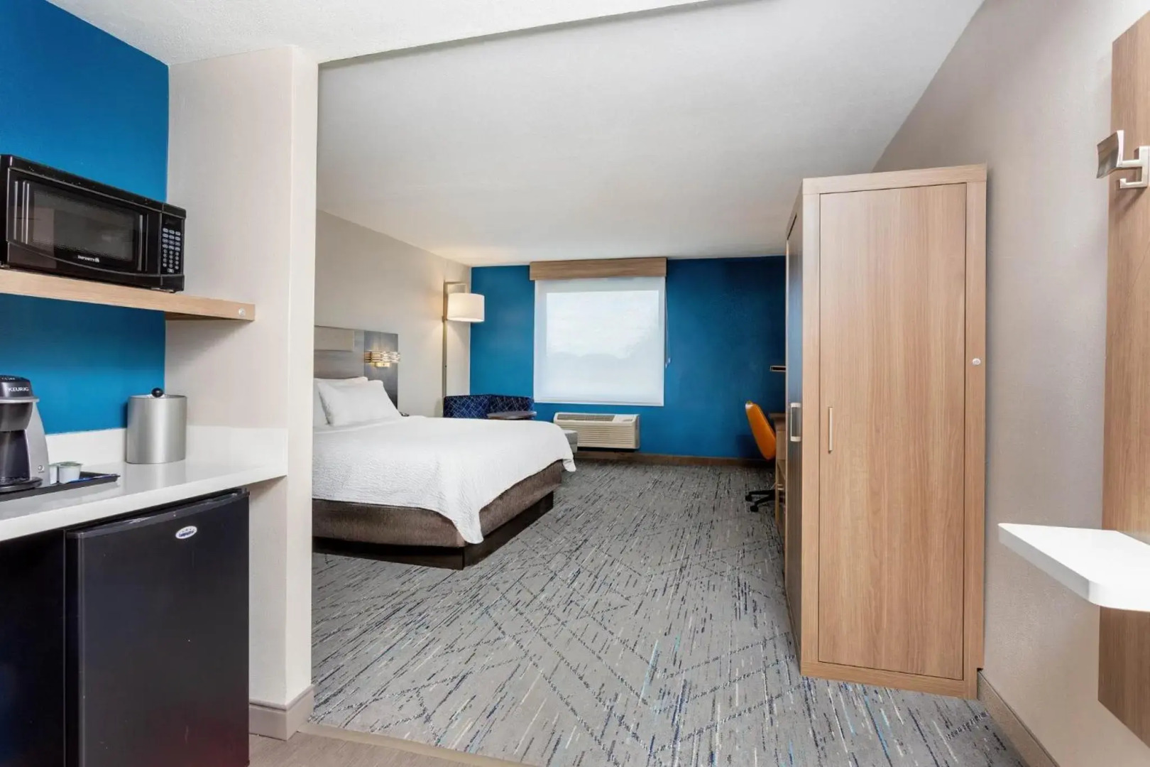 Holiday Inn Express & Suites Lantana by IHG