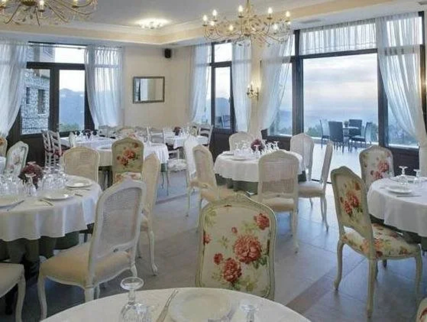Nikelli Hotel