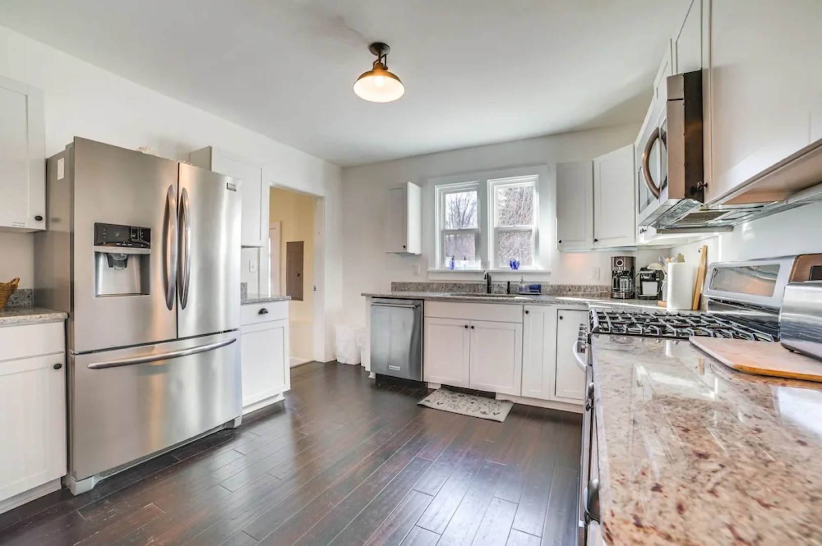 Steps to Dtwn! Suttons Bay Retreat Near Wine Trail