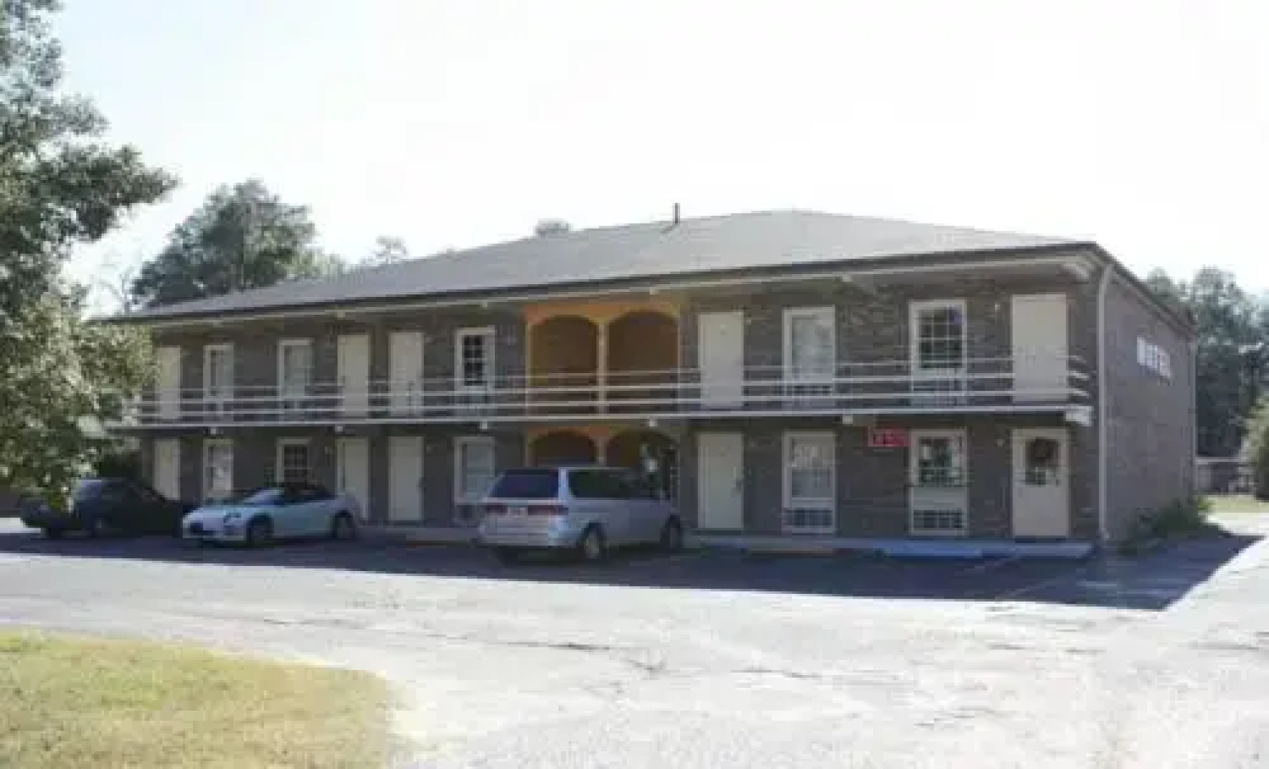 Deluxe Inn