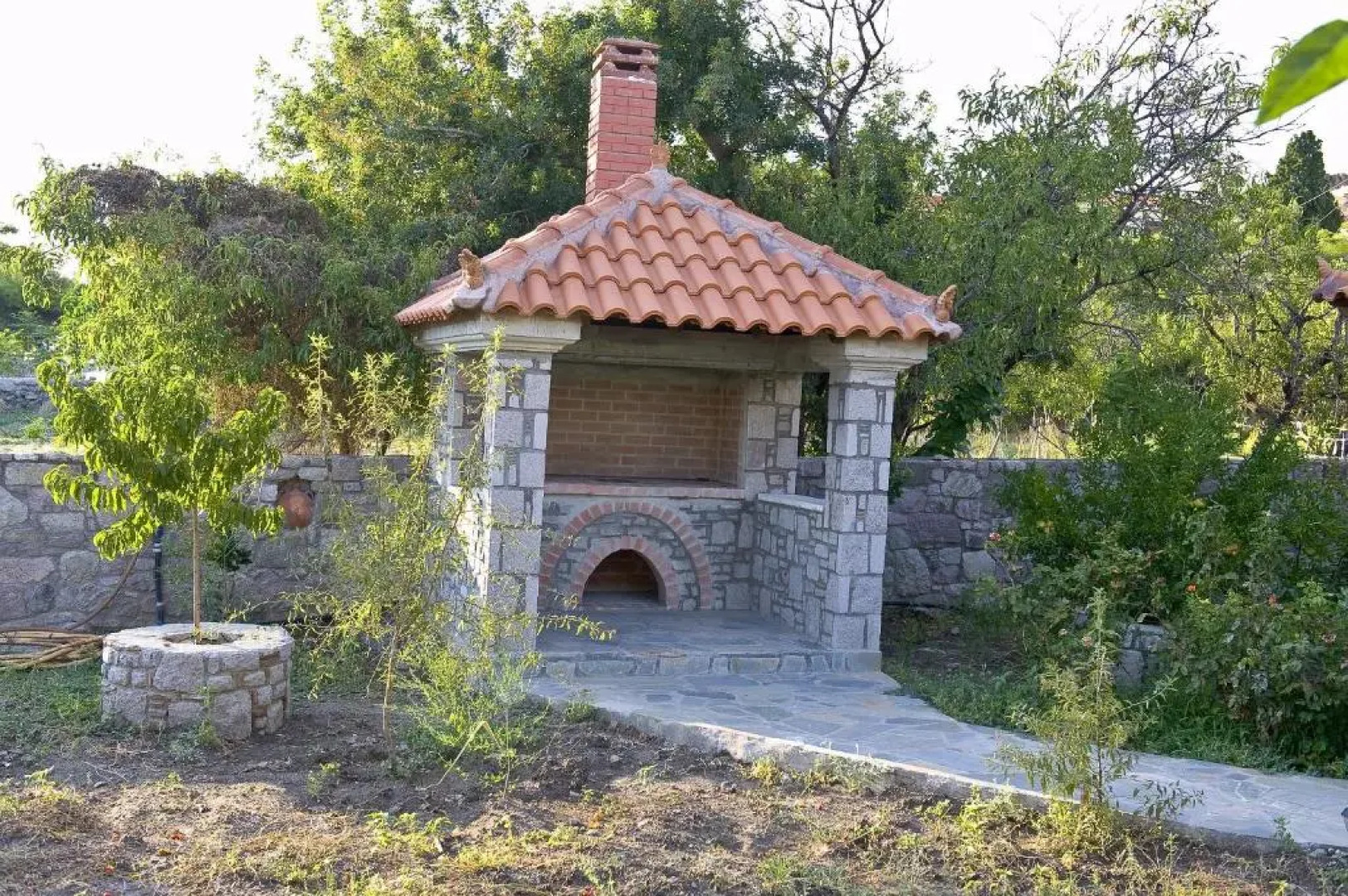 Artemis Traditional Hotel