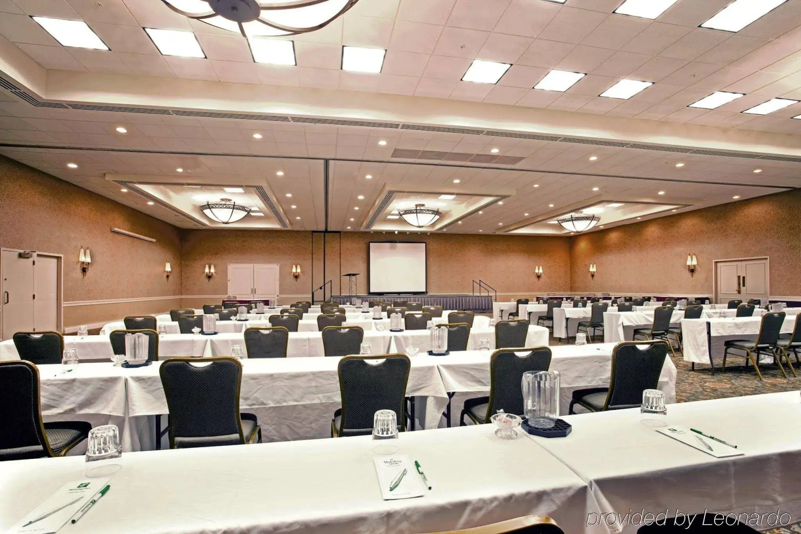 Holiday Inn Chicago Nw Crystal Lk Conv Ctr by IHG