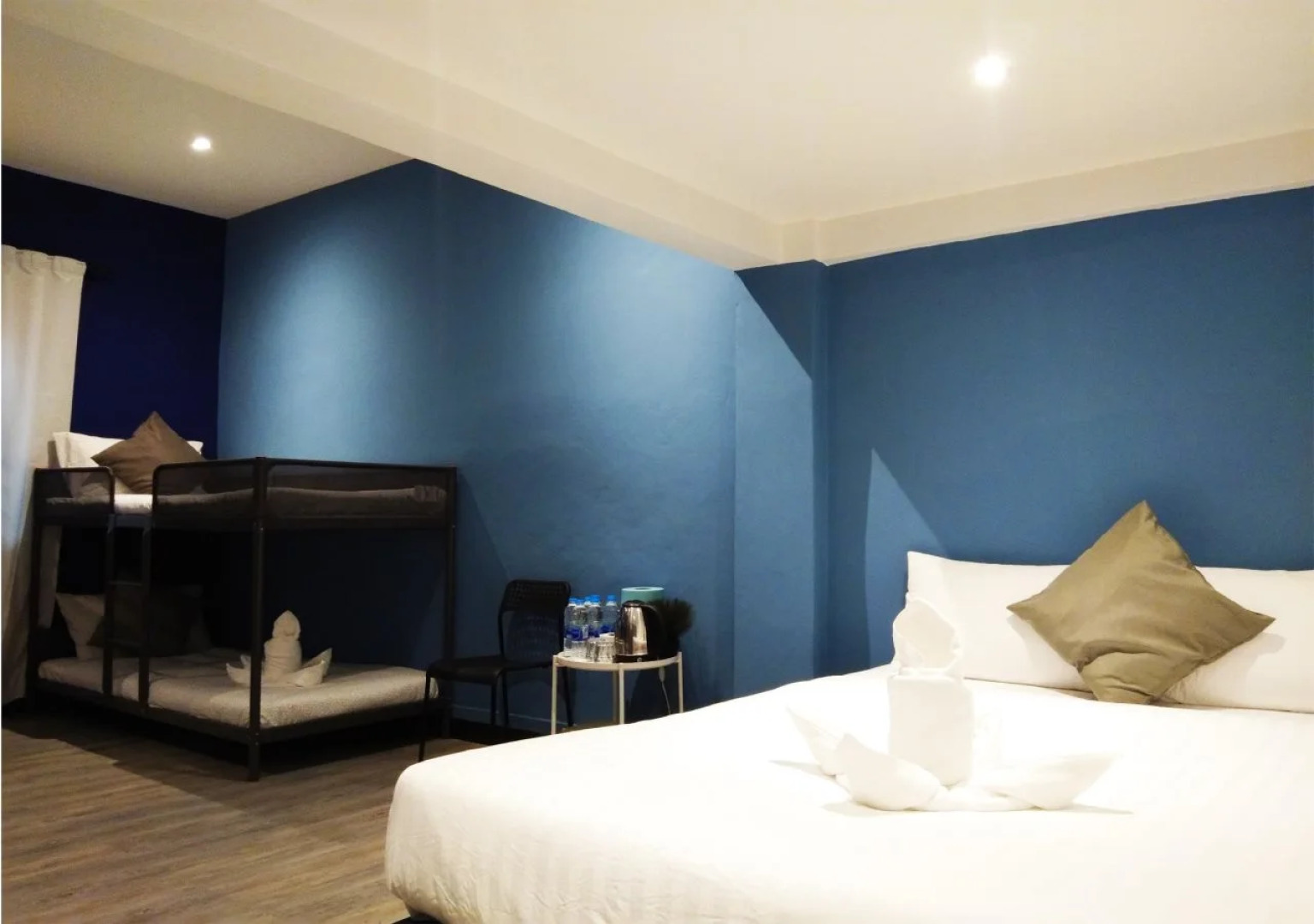 Sleep With Me Bangkok - BTS Phra Khanong