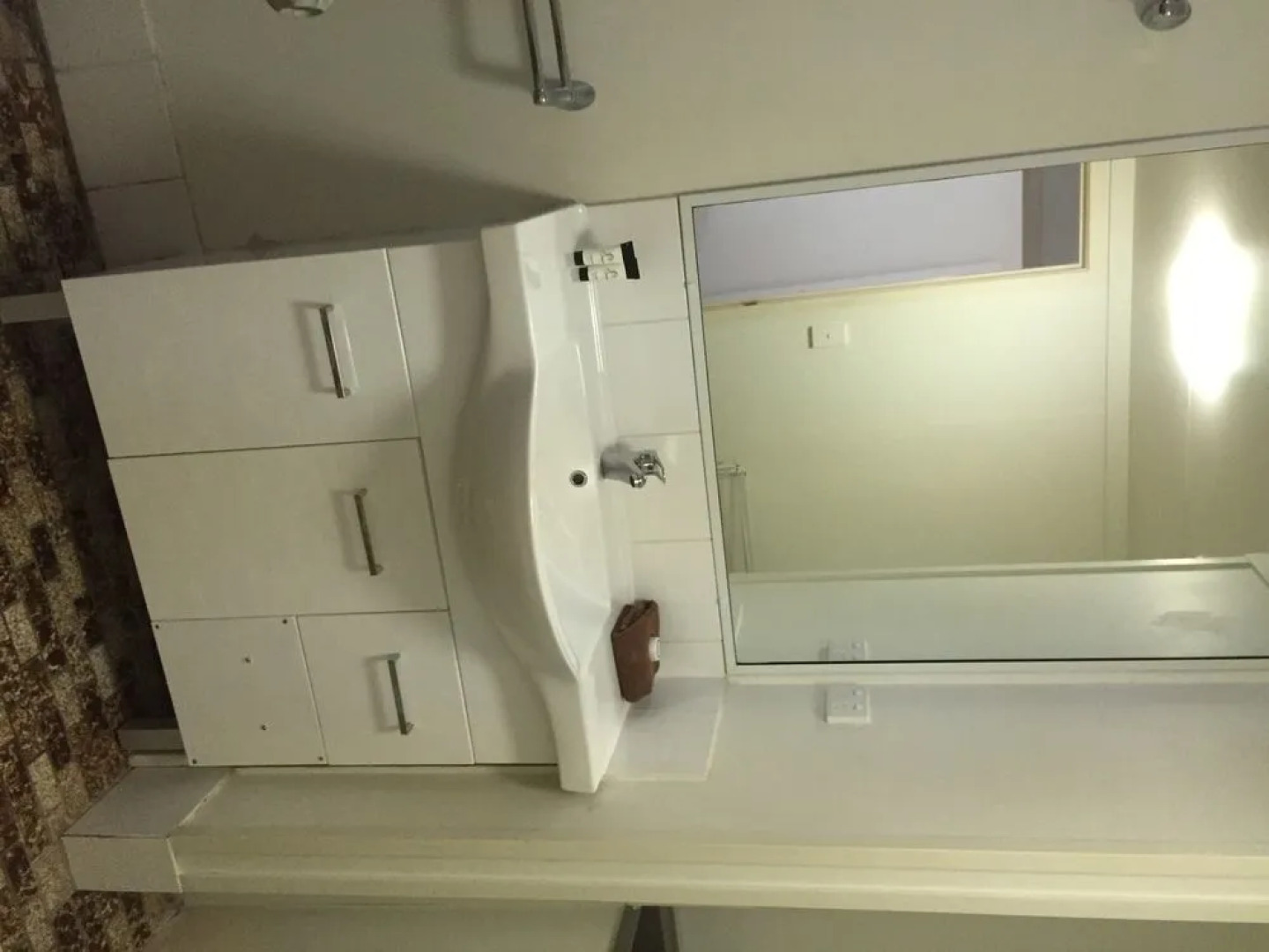 Airlie Seaview Apartments