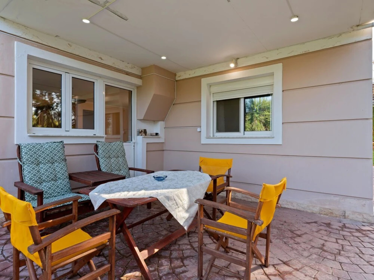 Pleasant Holiday Home in Chalcis With Garden